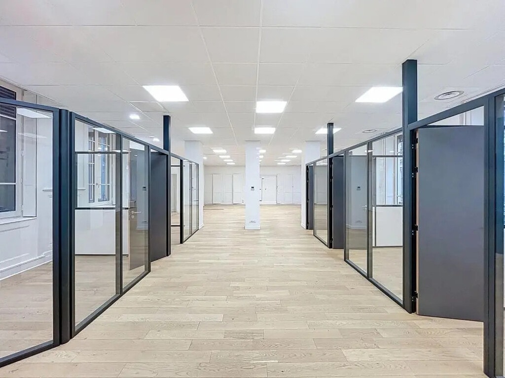 Location Bureaux 230 m² - Photo 1