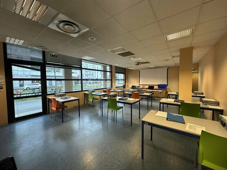 Retail in Strasbourg to rent - Building Photo - Image 2 of 13