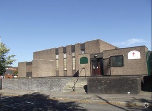 Maygate, Oldham for sale Primary Photo- Image 1 of 2