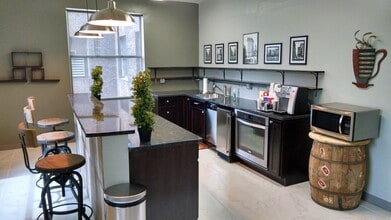 815 E Superior Ave, Cleveland, OH to rent Interior Photo- Image 2 of 8