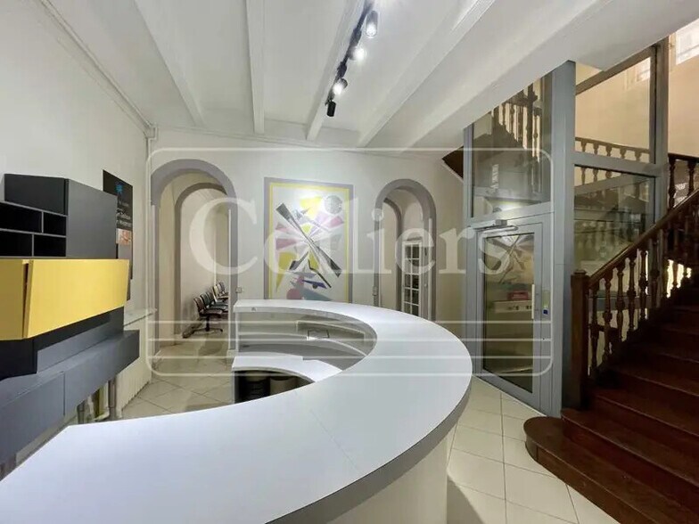 Office in Marseille to rent - Lobby - Image 2 of 8