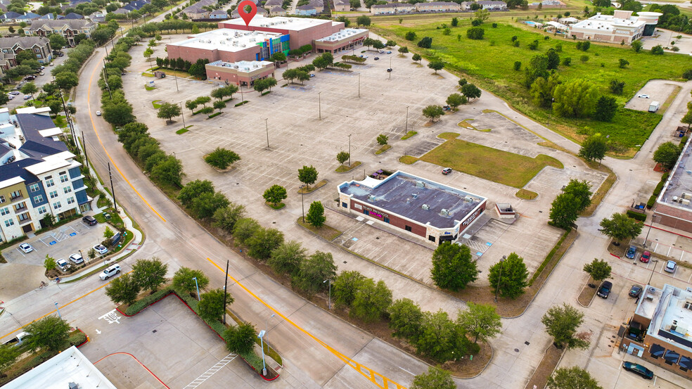 15900 Yorktown Crossing Pky, Houston, TX for sale - Building Photo - Image 3 of 6