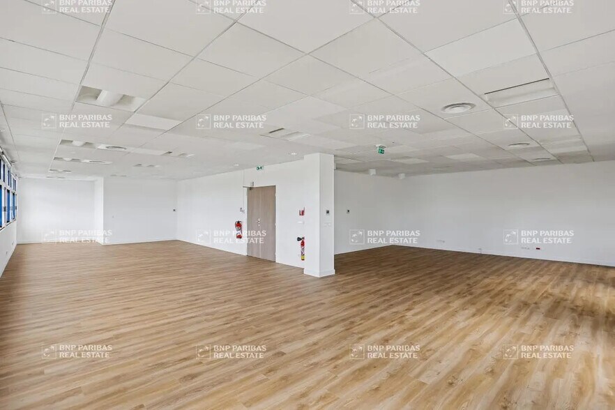 Office in Aix-en-Provence to rent - Interior Photo - Image 2 of 17