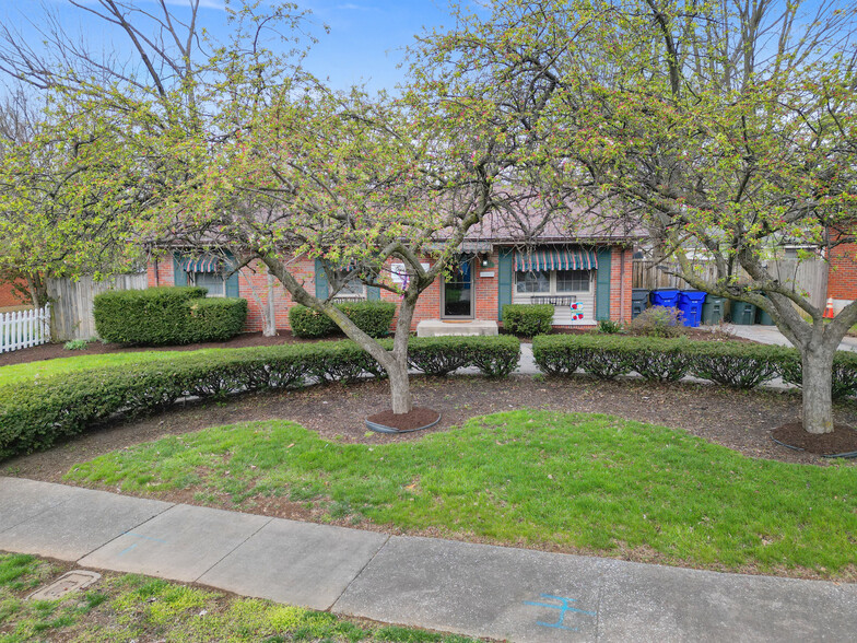 1896 Courtland Dr, Lexington, KY for sale - Primary Photo - Image 1 of 6