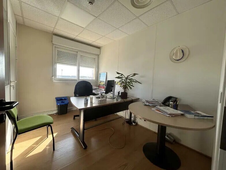 89 Avenue Du Progrès, Chassieu to rent - Interior Photo - Image 2 of 7