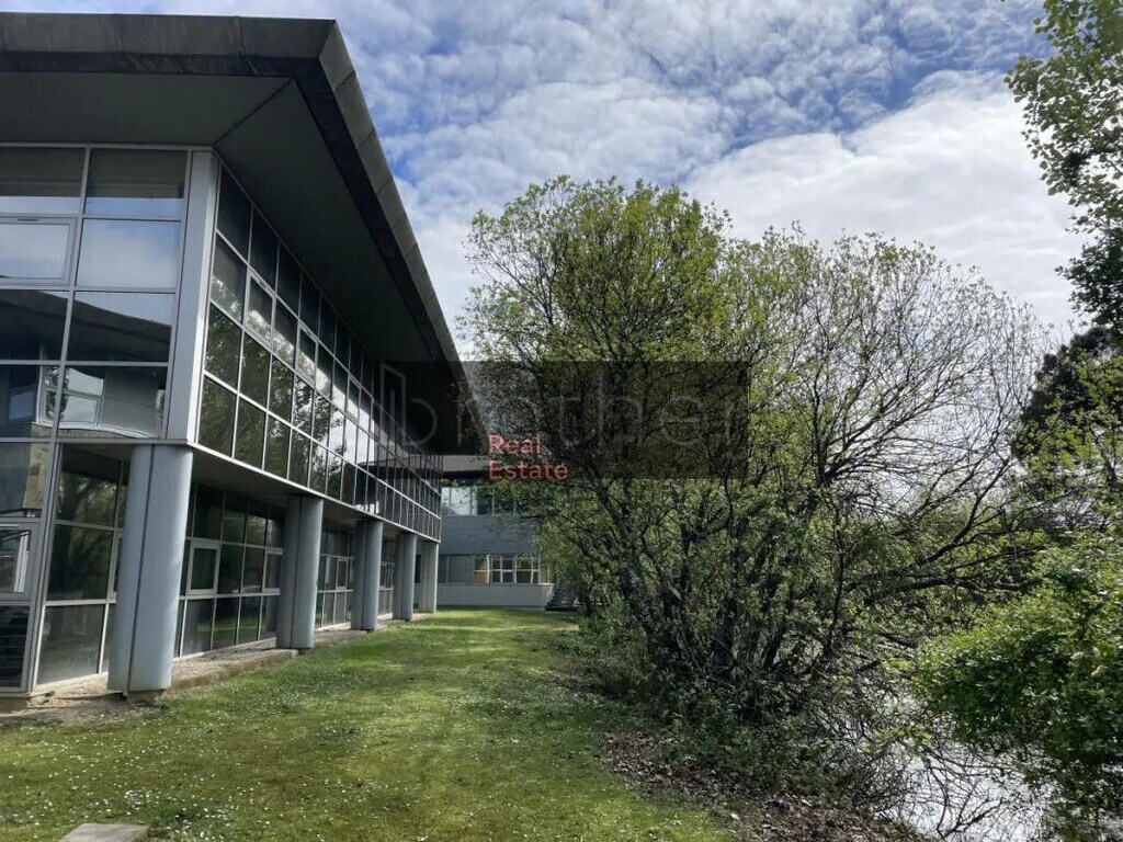 Location Bureaux 787 m² - Photo 1