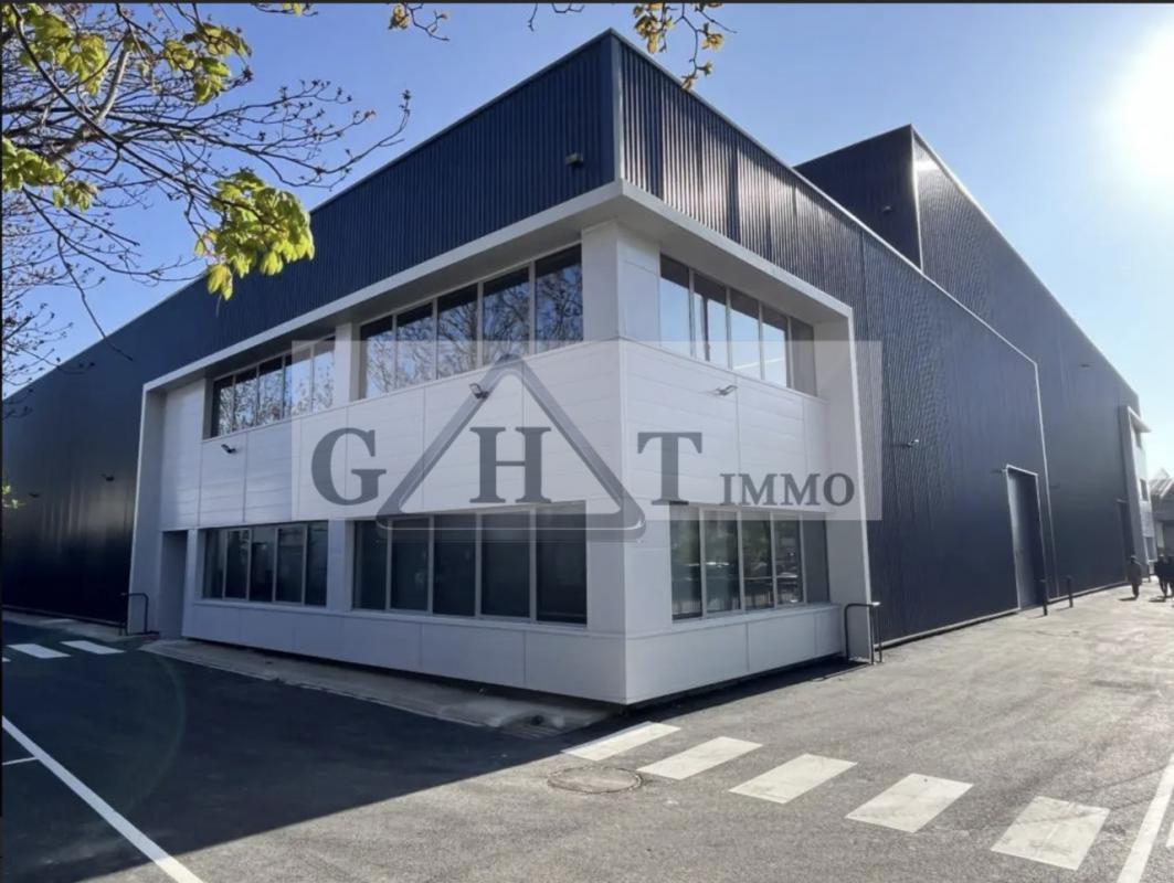 Industrial in Villeneuve-la-Garenne to rent Building Photo- Image 1 of 5