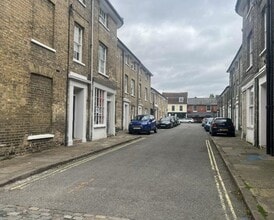 8 Queen Street, Hadleigh, Ipswich to rent Interior Photo- Image 2 of 5