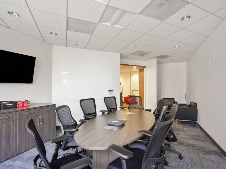 55 W Wacker Condo Portfolio portfolio of 5 properties for sale on LoopNet.co.uk - Interior Photo - Image 2 of 18