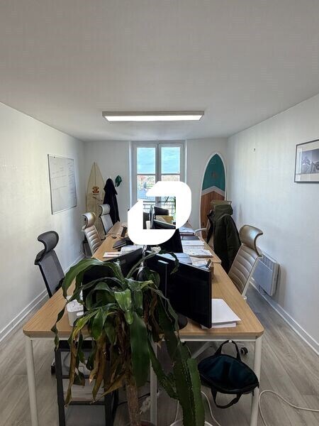 20-22 Place Charles De Gaulle, Saint-Germain-en-Laye to rent Interior Photo- Image 1 of 7