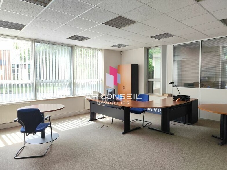 Office in Guyancourt to rent - Interior Photo - Image 3 of 6
