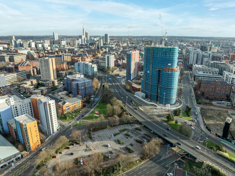 Duncombe St, Leeds to rent - Building Photo - Image 2 of 8