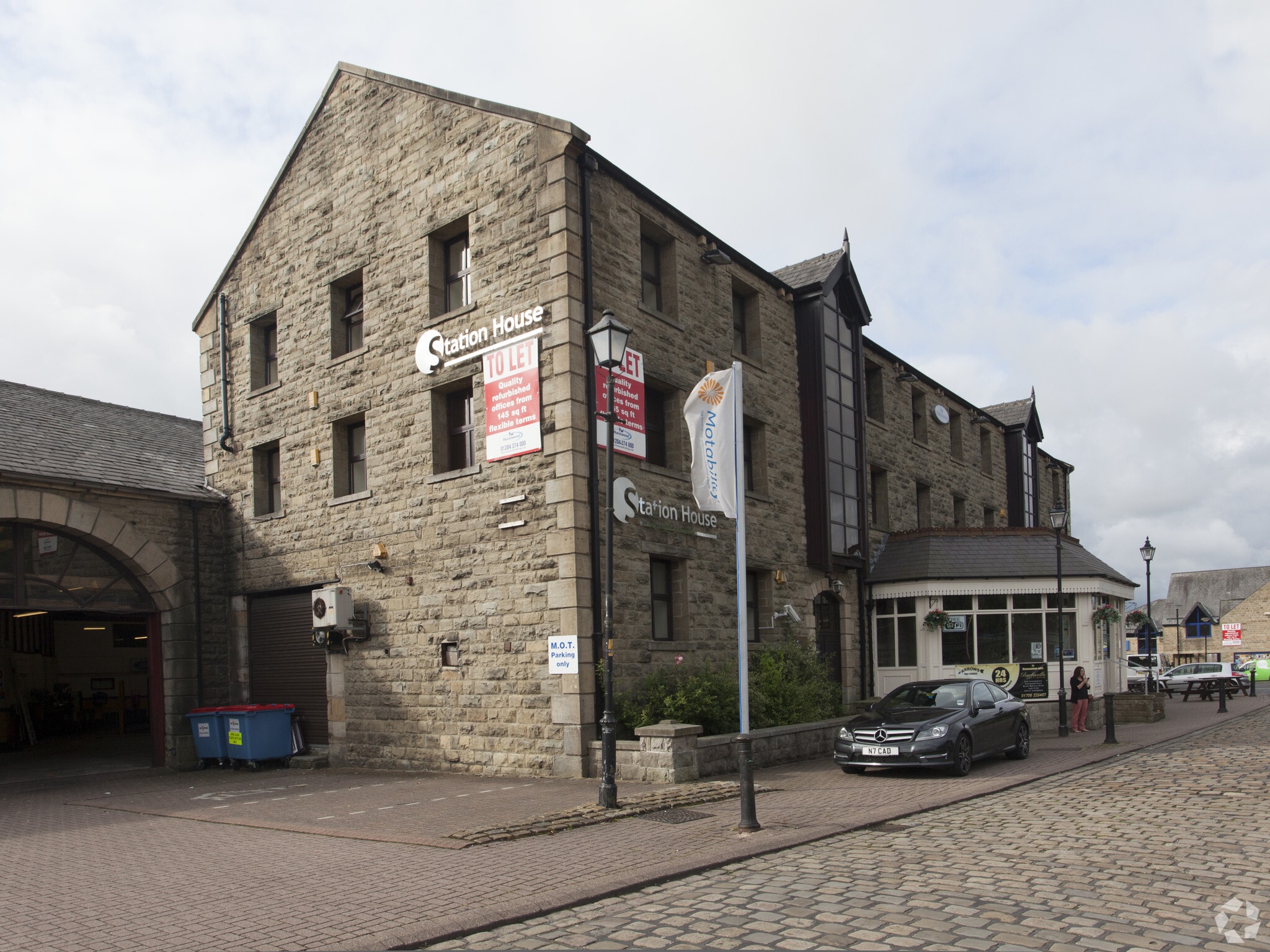 Bury Rd, Rossendale to rent Primary Photo- Image 1 of 7