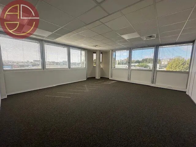Location Bureaux 360 m² - Photo 1