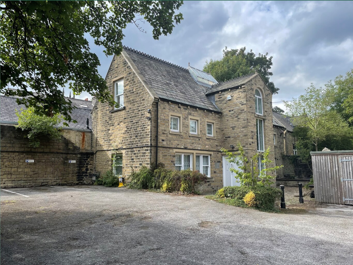 5 Waverley Rd, Huddersfield for sale Primary Photo- Image 1 of 1