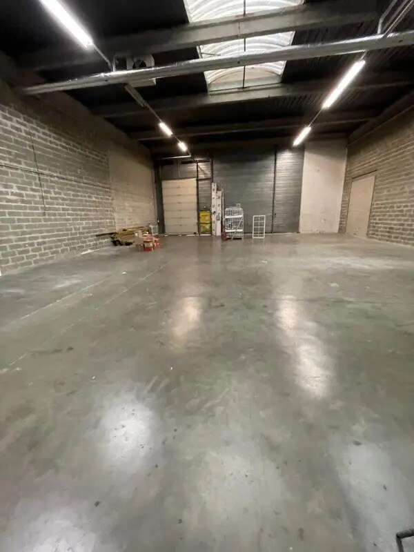 Light Industrial in Gennevilliers to rent Interior Photo- Image 1 of 15