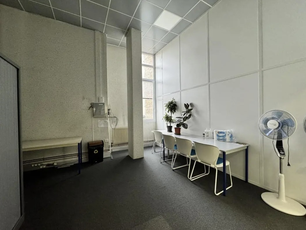 Light Industrial in Montreuil to rent Building Photo- Image 1 of 6