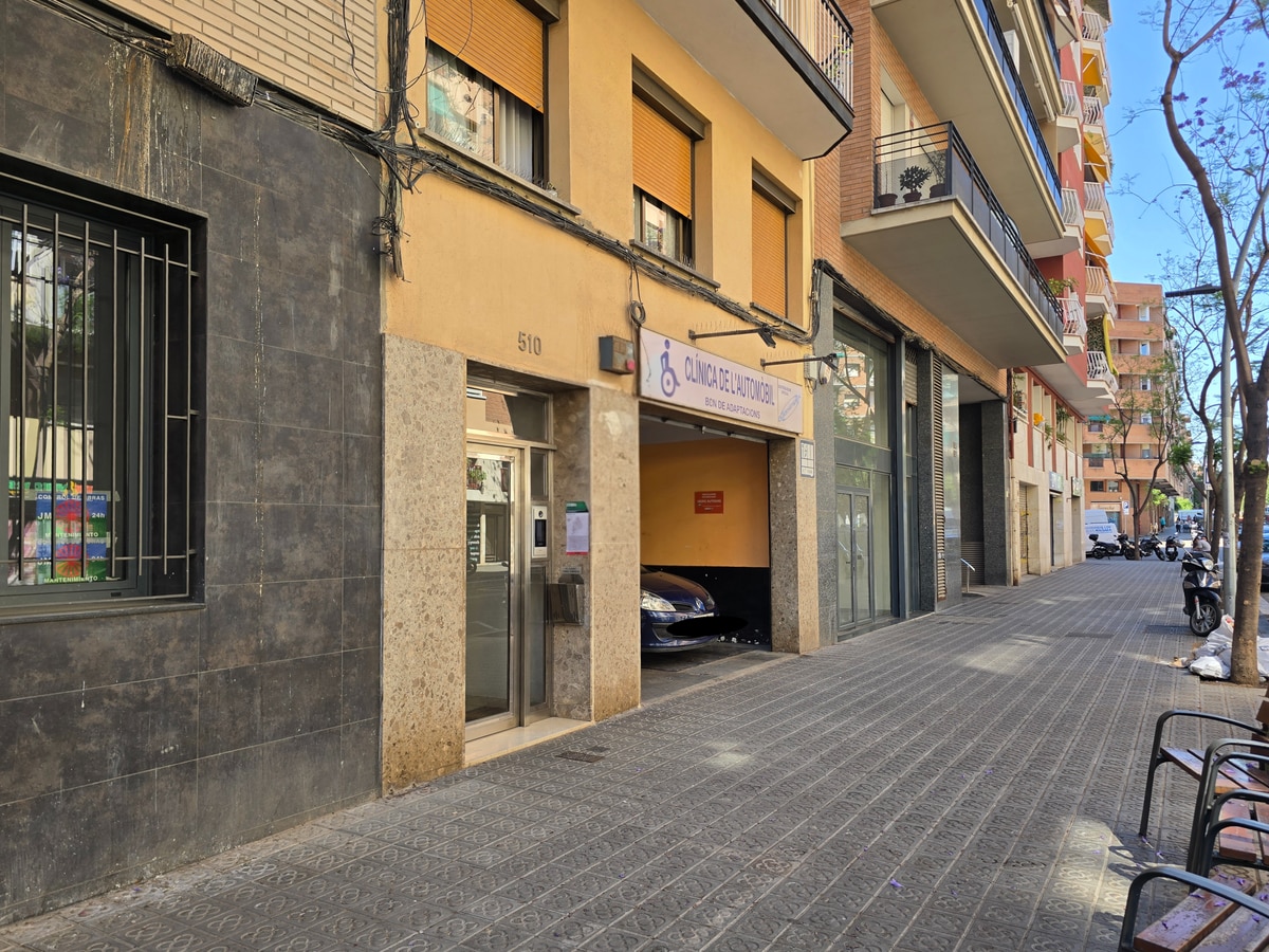 Barcelona, BAR 08027 - Unit - -  - Interior Photo - Image 1 of 17