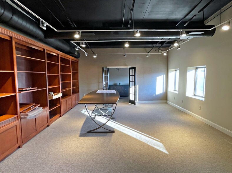 7 Micro Dr, Woburn, MA for rent - Building Photo - Image 2 of 7