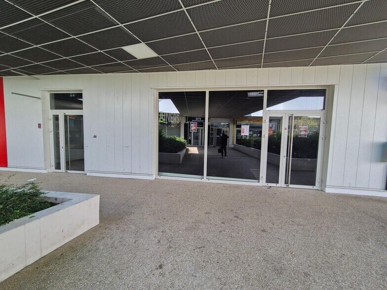 Retail in Longperrier to rent - Building Photo - Image 3 of 3