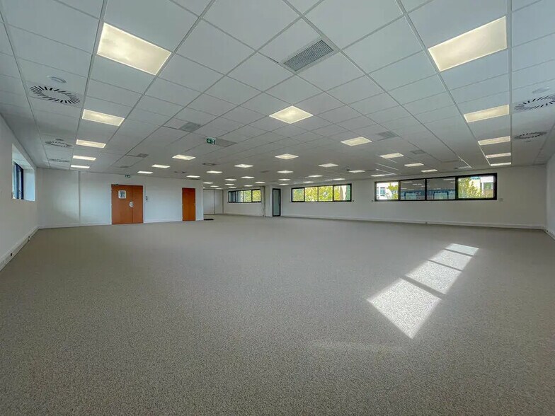 Office in Aix-en-Provence to rent - Interior Photo - Image 3 of 6