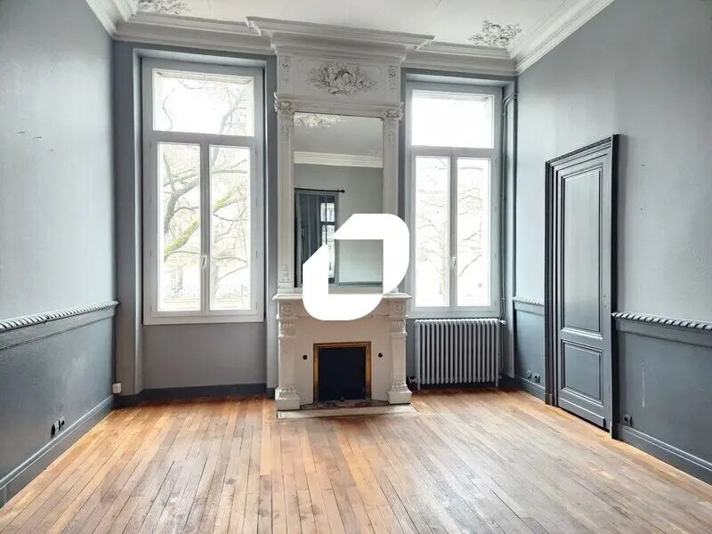 Office in Bordeaux for sale Interior Photo- Image 1 of 11