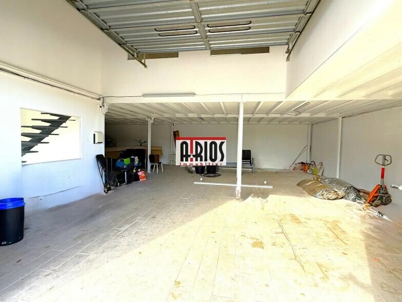 Light Industrial in La Garde for sale - Interior Photo - Image 1 of 14