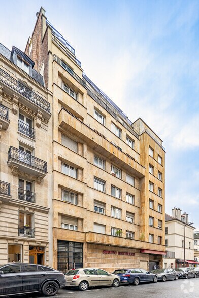 Build-to-Rent in Paris for sale - Building Photo - Image 2 of 2