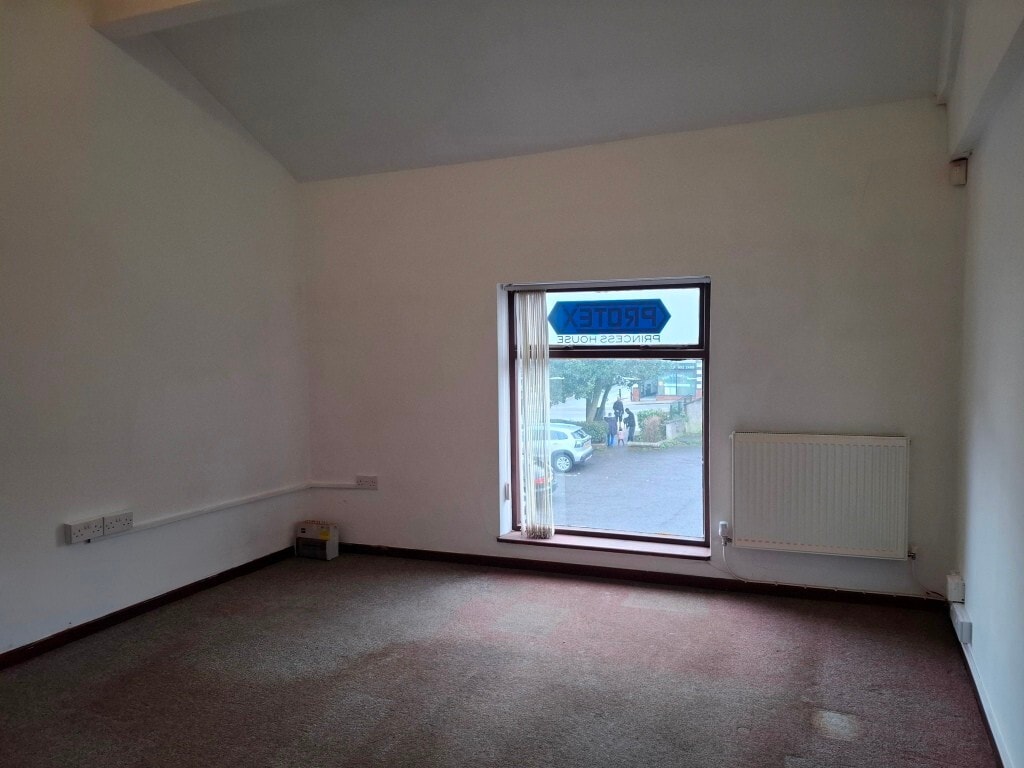 Warrington St, Oldham to rent Interior Photo- Image 1 of 4