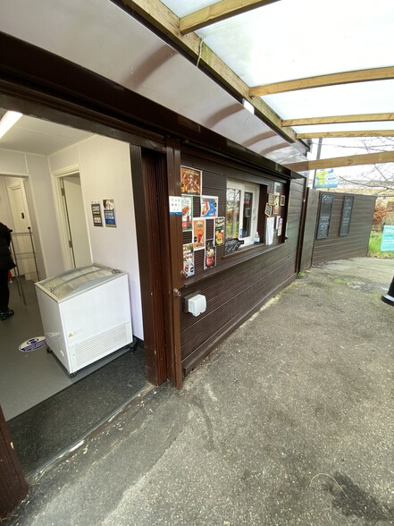 Mile End Playground, Locksley St, London for rent - Interior Photo - Image 3 of 6