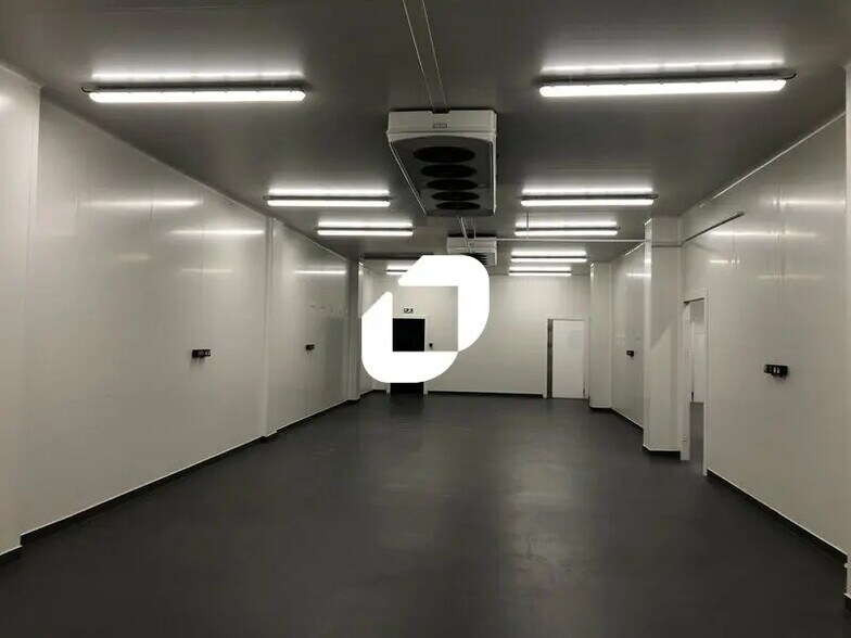 Light Industrial in Gennevilliers to rent - Interior Photo - Image 1 of 6