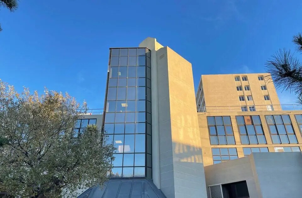 Office in Aix-en-Provence to rent Building Photo- Image 1 of 10