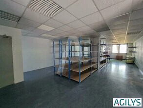 Light Industrial in Fresnes to rent Building Photo- Image 2 of 7