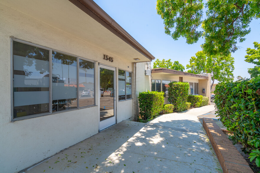 1531-1555 Baker St, Costa Mesa, CA for rent - Building Photo - Image 2 of 18