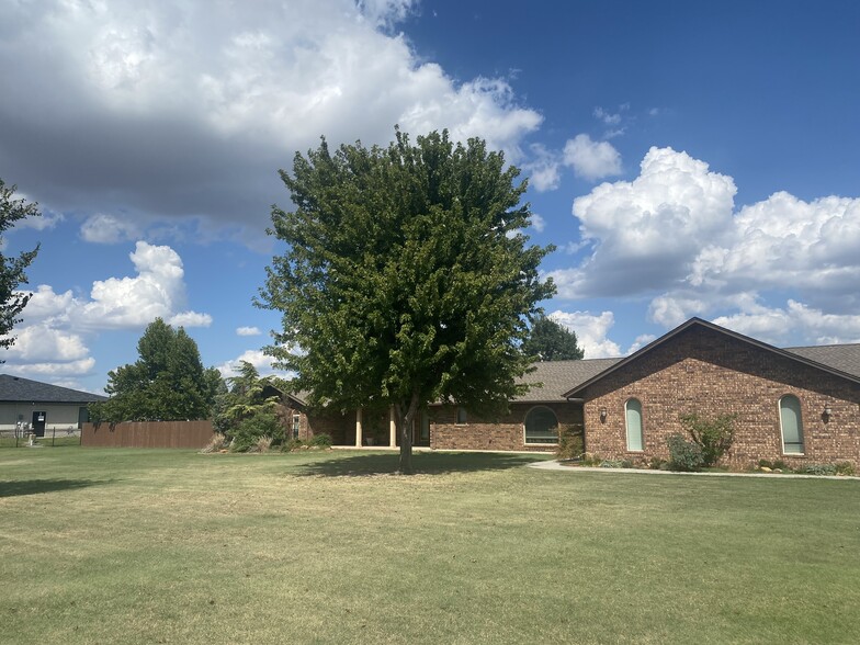 1220 S Santa Fe Ave, Moore, OK for sale - Primary Photo - Image 1 of 1