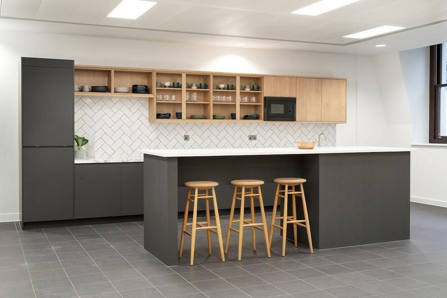 1 Lloyds Ave, London to rent - Interior Photo - Image 3 of 8