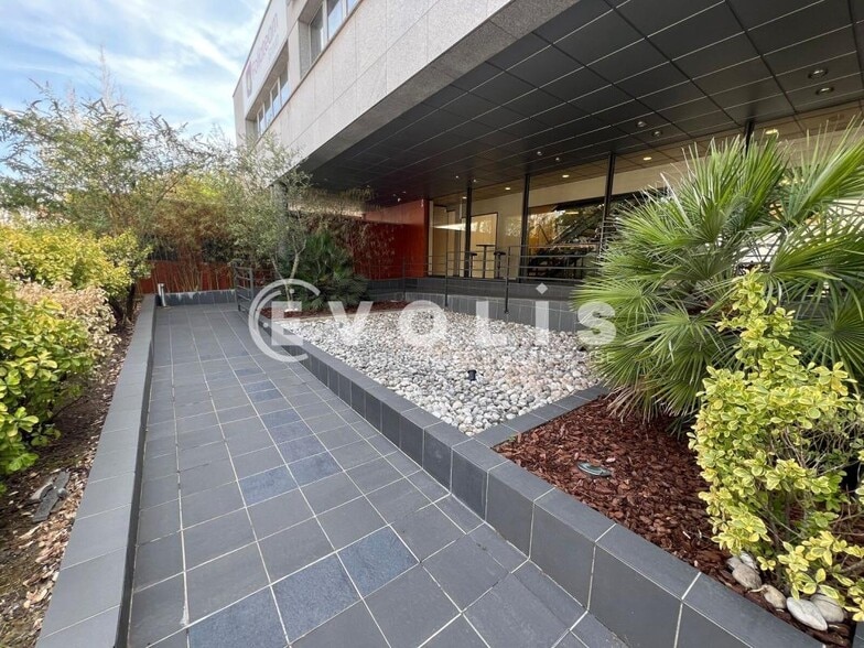 Light Industrial in Saint Maur Des Fosses to rent - Building Photo - Image 2 of 7