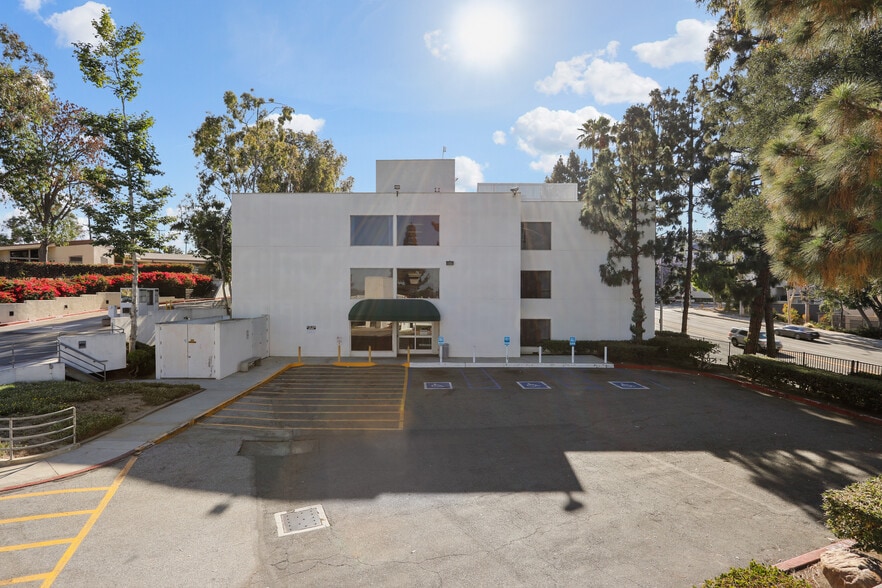 1760 Termino Ave, Long Beach, CA for rent - Building Photo - Image 3 of 36