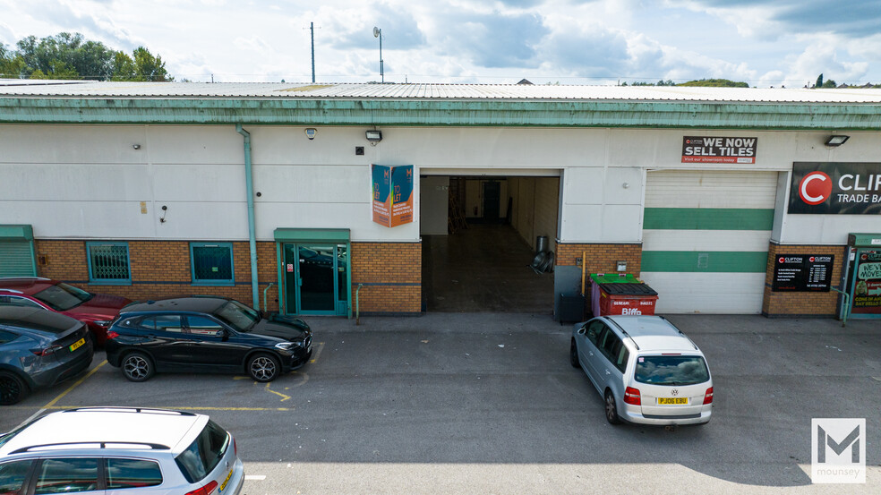 Crown Rd, Stoke On Trent for rent - Building Photo - Image 1 of 7