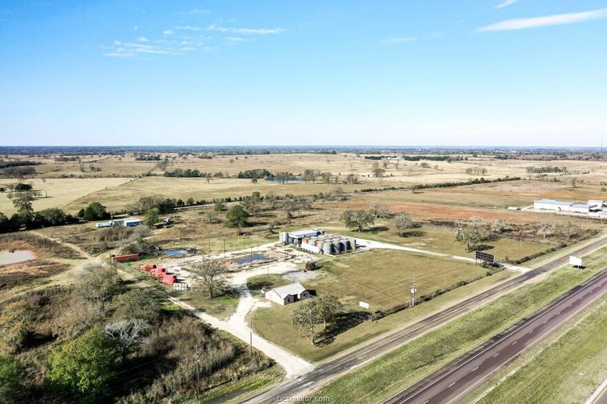 5741 Interstate 45 N, Madisonville, TX for sale - Primary Photo - Image 1 of 1