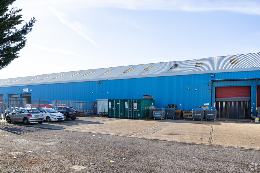 50 Freshwater Rd, Dagenham for sale - Building Photo - Image 3 of 4
