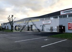 Industrial in Massy to rent - Building Photo - Image 1 of 4