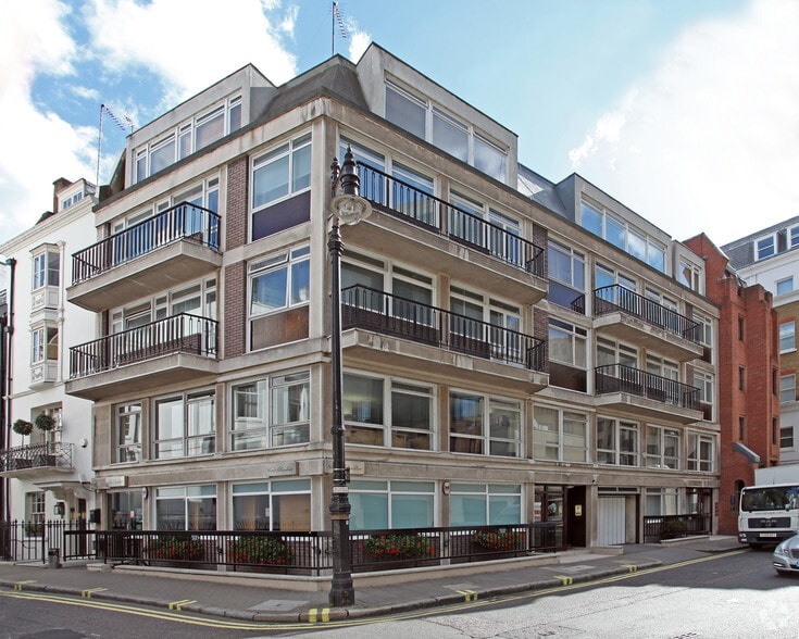 4-6 Deanery St, London to rent - Building Photo - Image 1 of 2