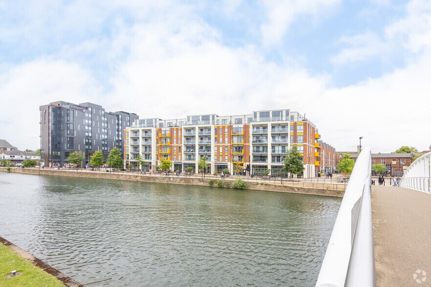 Riverside North, Bedford for sale - Building Photo - Image 2 of 4