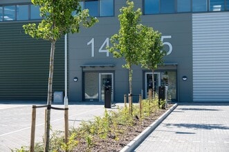 College Rd, Aylesbury to rent Building Photo- Image 1 of 9