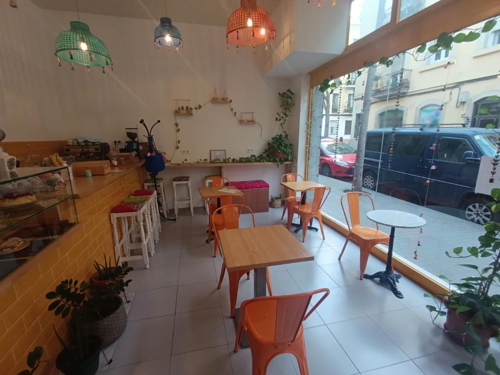 Retail in Barcelona, Barcelona to rent Primary Photo- Image 1 of 2
