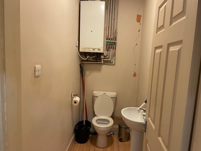 203 Grimsby Rd, Cleethorpes for sale - Interior Photo - Image 2 of 5