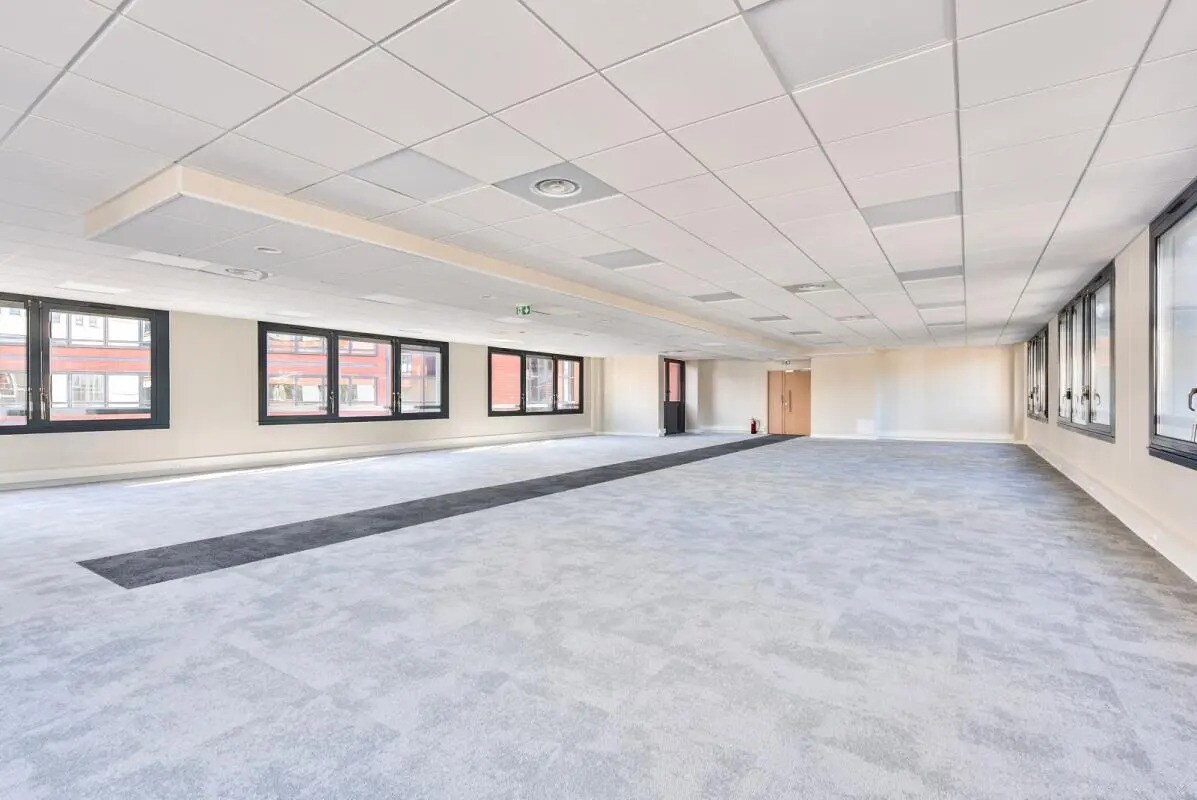 1 Rue James Joule, Guyancourt to rent Interior Photo- Image 1 of 4