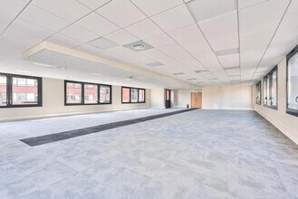 1 Rue James Joule, Guyancourt to rent Interior Photo- Image 1 of 4