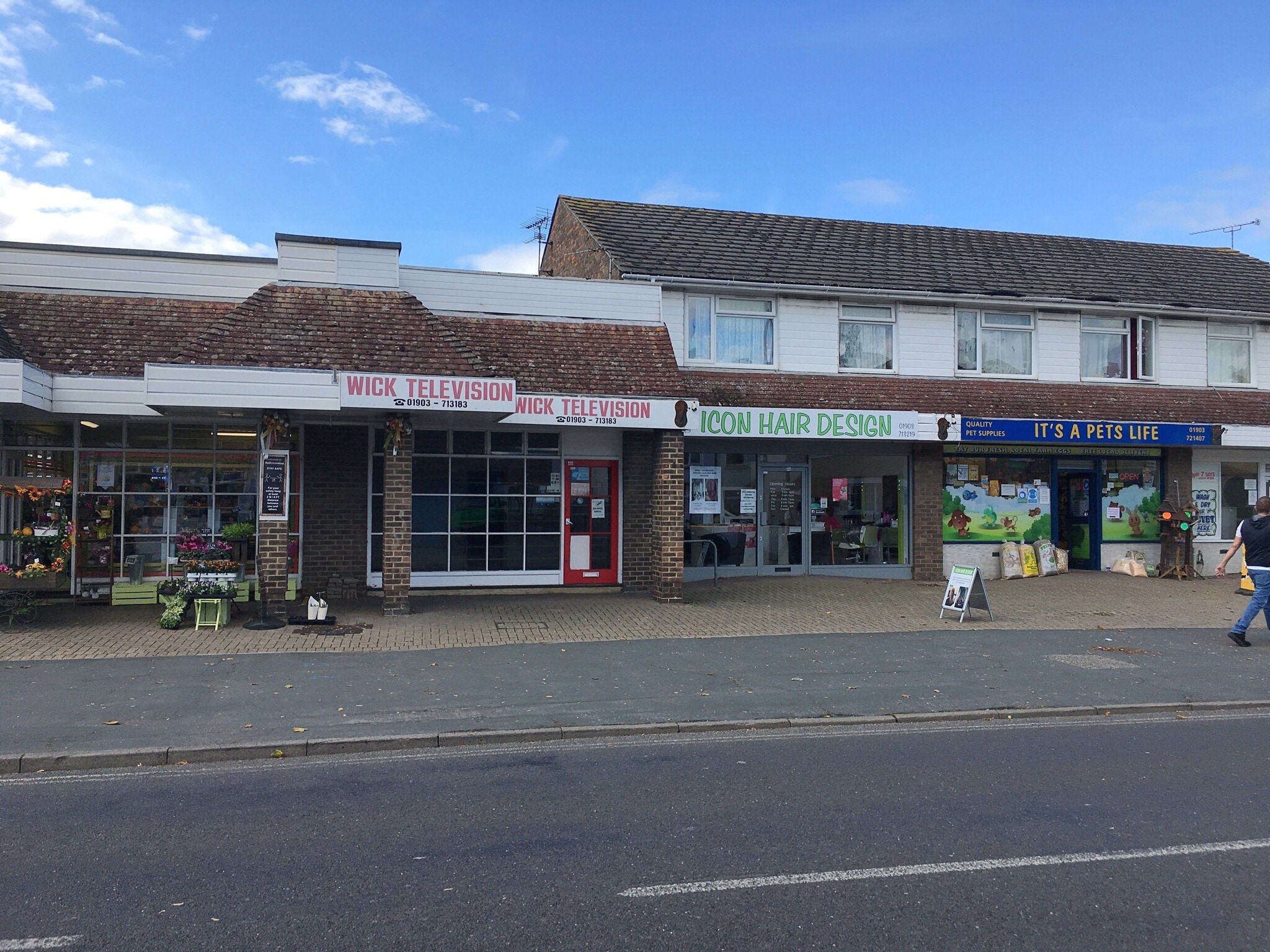 1-7 True Blue Prec, Littlehampton for sale Primary Photo- Image 1 of 1